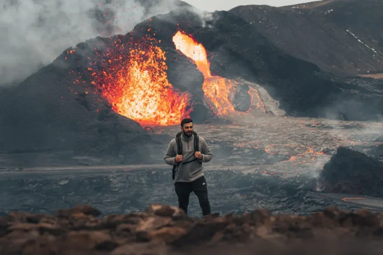 Erupcje wulkanów na Islandii. Co dzieje się na Reykjanes i czy jest bezpiecznie? [2026]